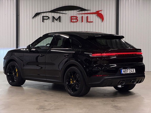 Porsche Cayenne 3 of 5