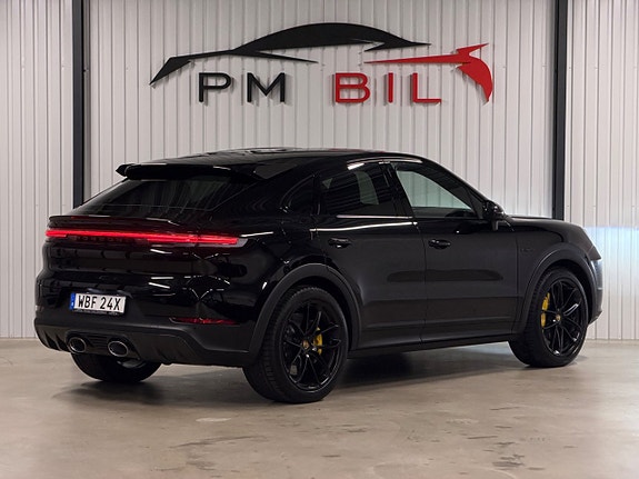 Porsche Cayenne 4 of 5