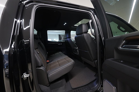 Chevrolet Silverado EV 11 of 25