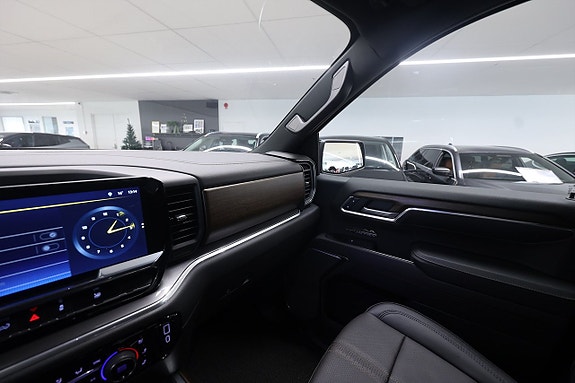 Chevrolet Silverado EV 20 of 25
