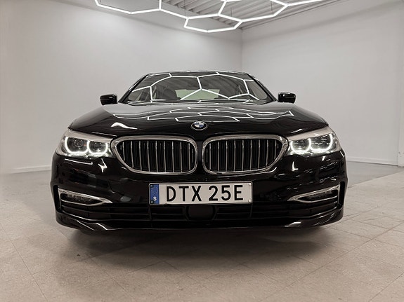 BMW 530e 3 of 5