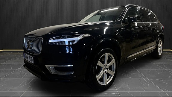 Volvo XC90 2 of 13