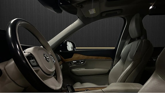 Volvo XC90 6 of 13