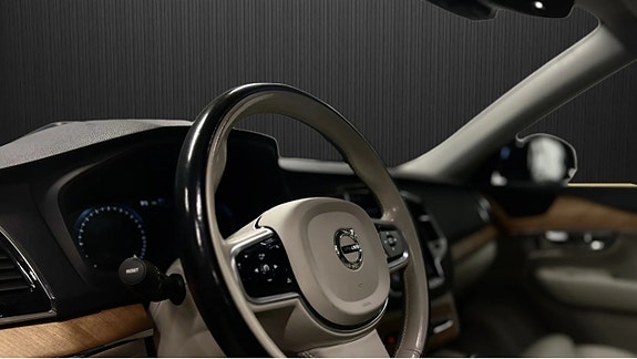 Volvo XC90 7 of 13