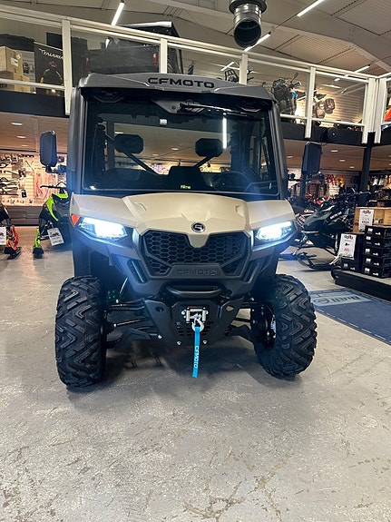 CFMOTO UFORCE 600 EPS 4X4 Traktor A Hyttpaket Med Värme 2 of 9
