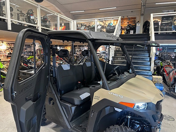 CFMOTO UFORCE 600 EPS 4X4 Traktor A Hyttpaket Med Värme 7 of 9