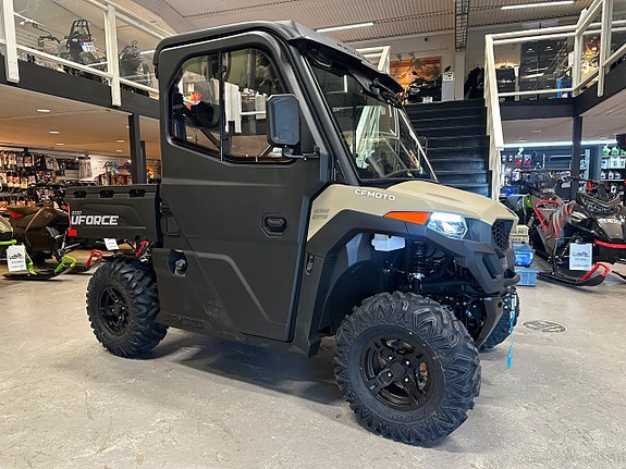 CFMOTO UFORCE 600 EPS 4X4 Traktor A Hyttpaket Med Värme