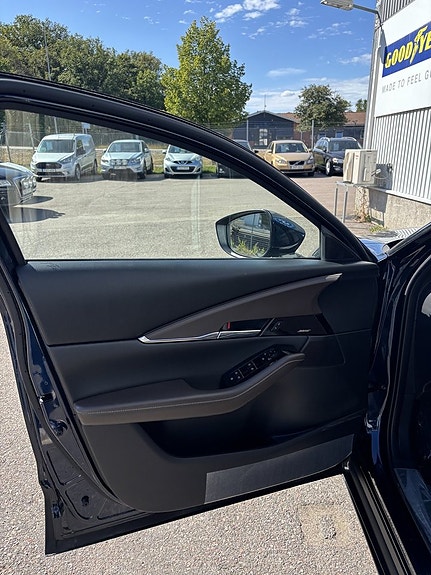 Mazda CX-30 5 of 18