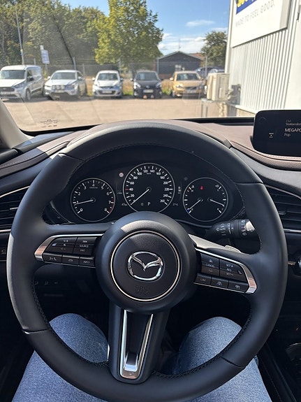 Mazda CX-30 8 of 18