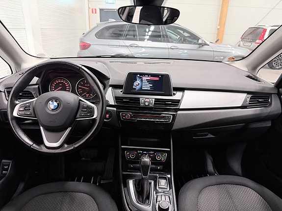 BMW 218 12 of 21