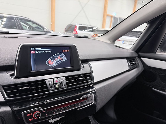 BMW 218 14 of 21