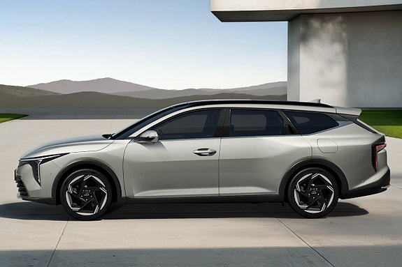 Kia K4 3 of 5