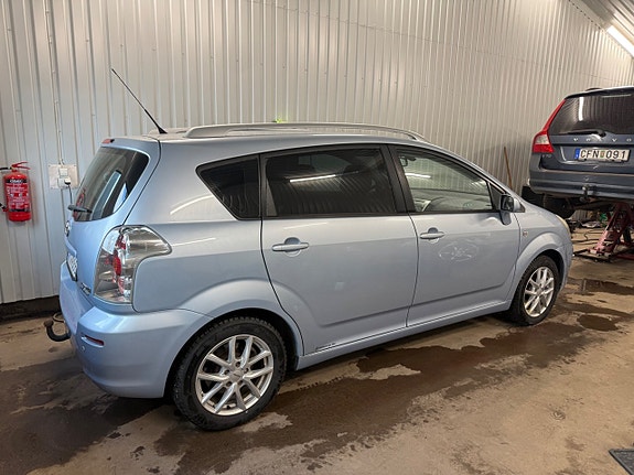 Toyota Corolla Verso 3 of 5