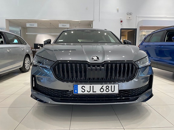 Skoda Superb 2 of 5
