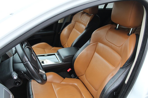 Jaguar XF 3 of 12