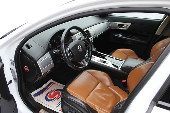Jaguar XF 4 of 12