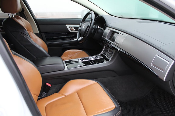 Jaguar XF 5 of 12