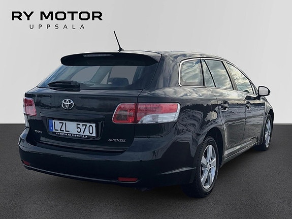 Toyota Avensis 3 of 5