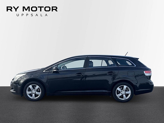 Toyota Avensis 2 of 5