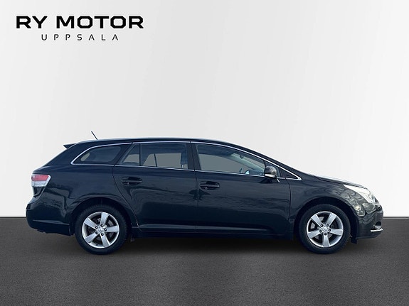 Toyota Avensis 4 of 5