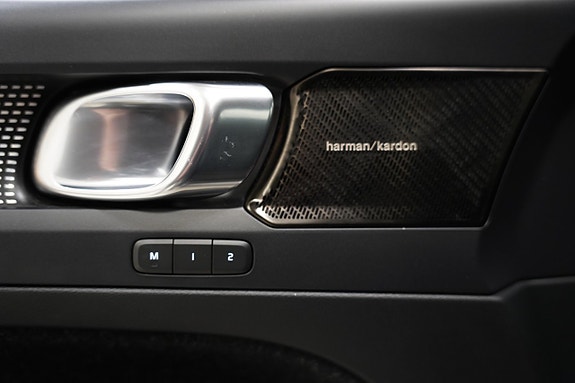 Volvo XC40 8 of 21