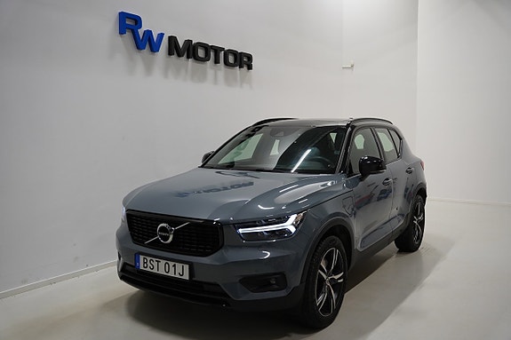 Volvo XC40 2 of 5