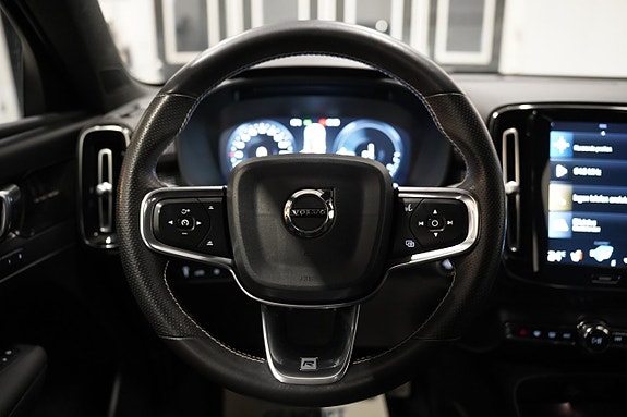 Volvo XC40 12 of 21