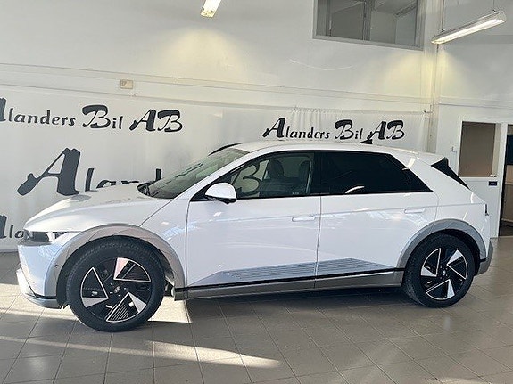 Hyundai Ioniq 5 2 of 5