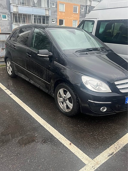 Mercedes-Benz B170 3 of 5