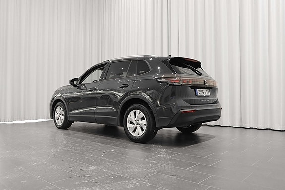 Volkswagen Tiguan 3 of 5