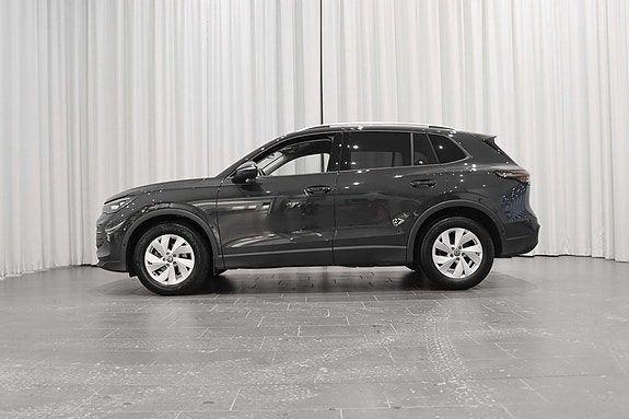 Volkswagen Tiguan 2 of 5