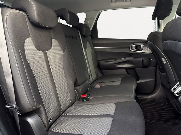 Kia Sorento 18 of 27