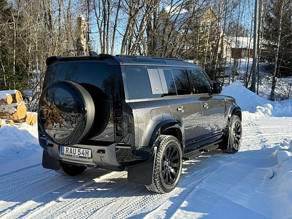 Land Rover Defender 110 4 of 5