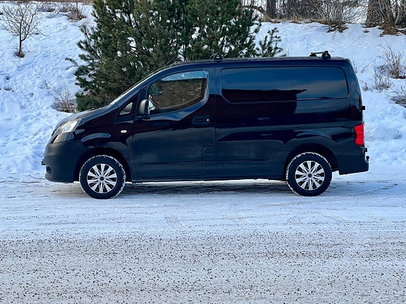 Nissan NV200 3 of 5