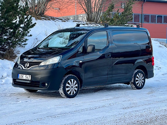 Nissan NV200 2 of 5