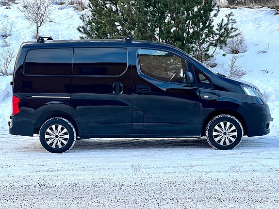 Nissan NV200 8 of 17