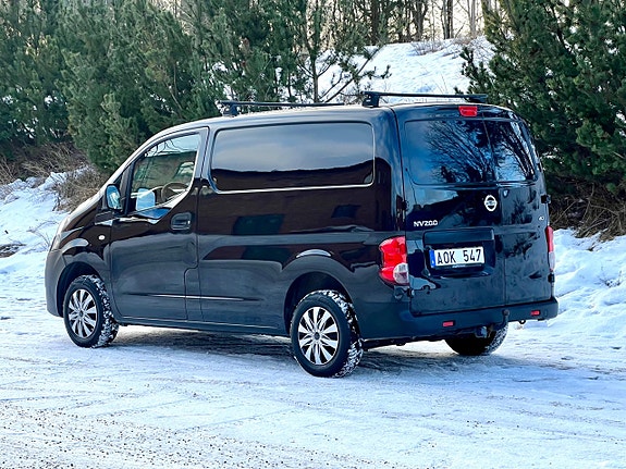 Nissan NV200 4 of 5