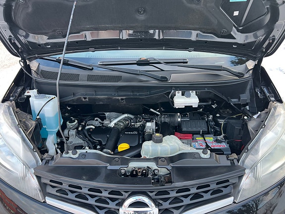 Nissan NV200 9 of 17