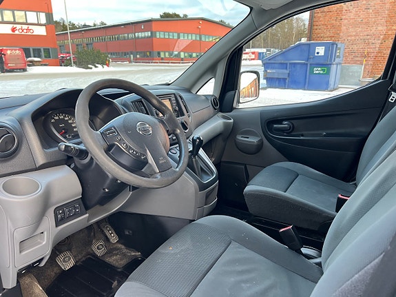 Nissan NV200 11 of 17