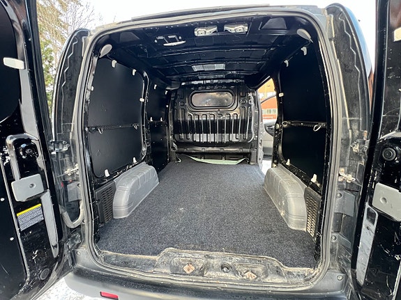Nissan NV200 12 of 17