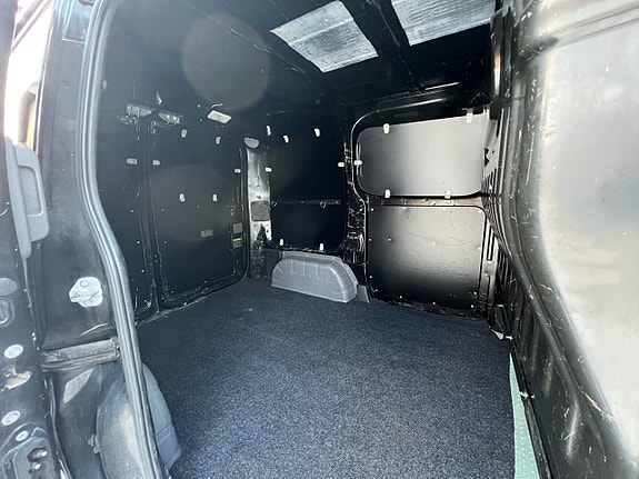 Nissan NV200 13 of 17
