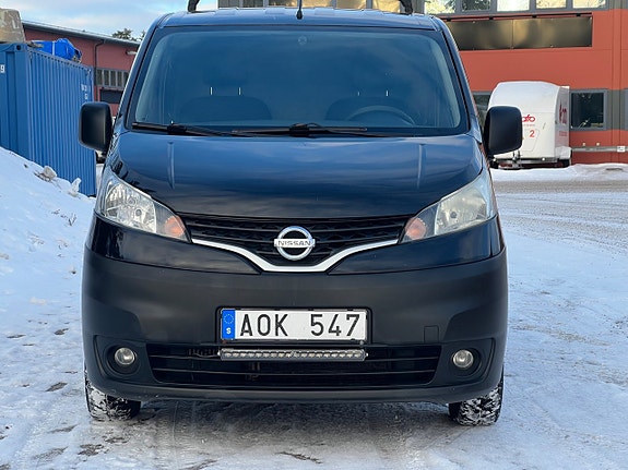 Nissan NV200 6 of 17