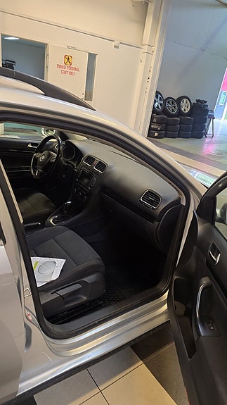 Volkswagen Golf VI 15 of 18