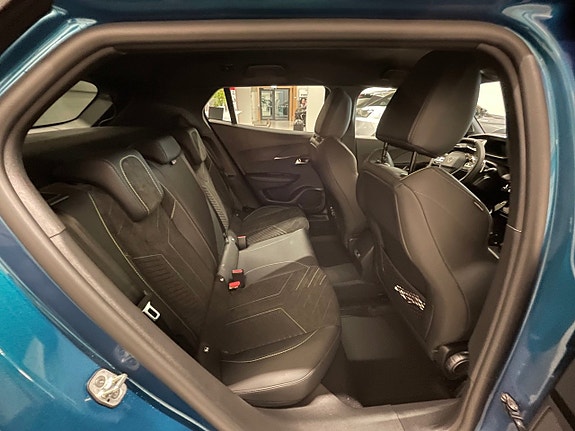 Peugeot e-2008 8 of 17