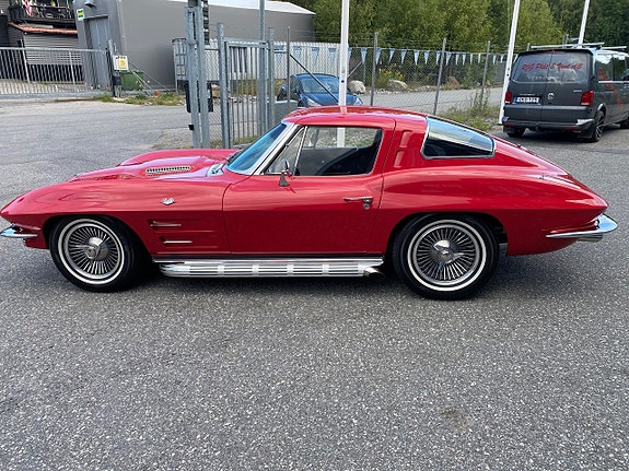 Chevrolet Corvette 25 of 30