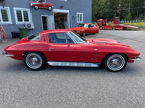Chevrolet Corvette 21 of 30