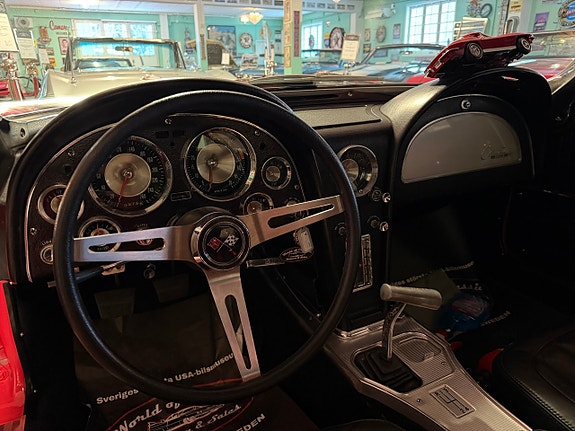 Chevrolet Corvette 12 of 30