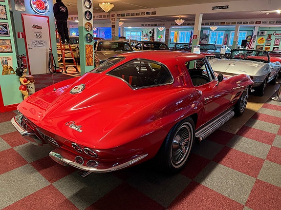 Chevrolet Corvette 5 of 30