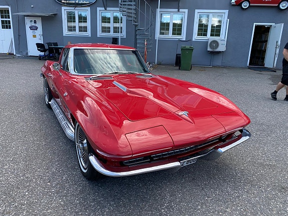Chevrolet Corvette 19 of 30