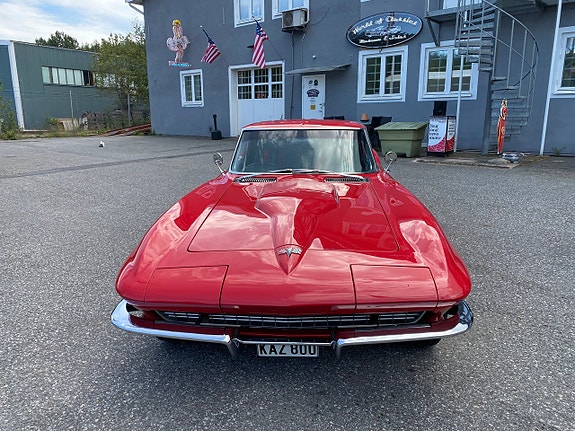 Chevrolet Corvette 18 of 30